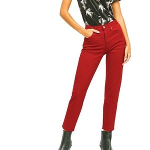 LEVI’S • Red Wedgie Jean • 28